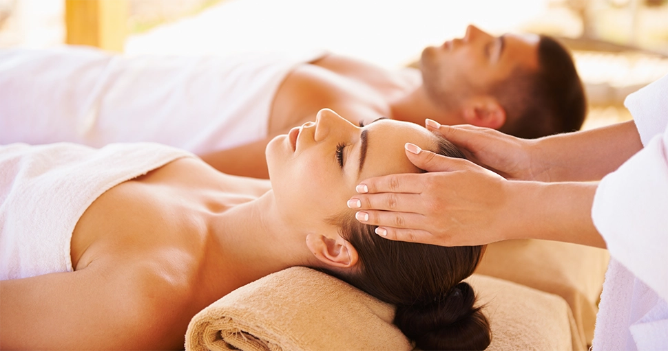 kobiet i mężczyzna na masażu